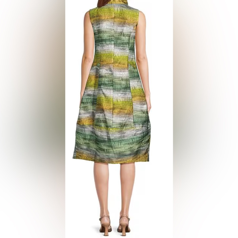 IC Collection
Metallic Graiden Ruffle Sleeveless Zip Front Bubble Dress size S